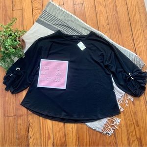 NWT Cha Cha Vente Loose Top With Grommet and Bow Sleeves